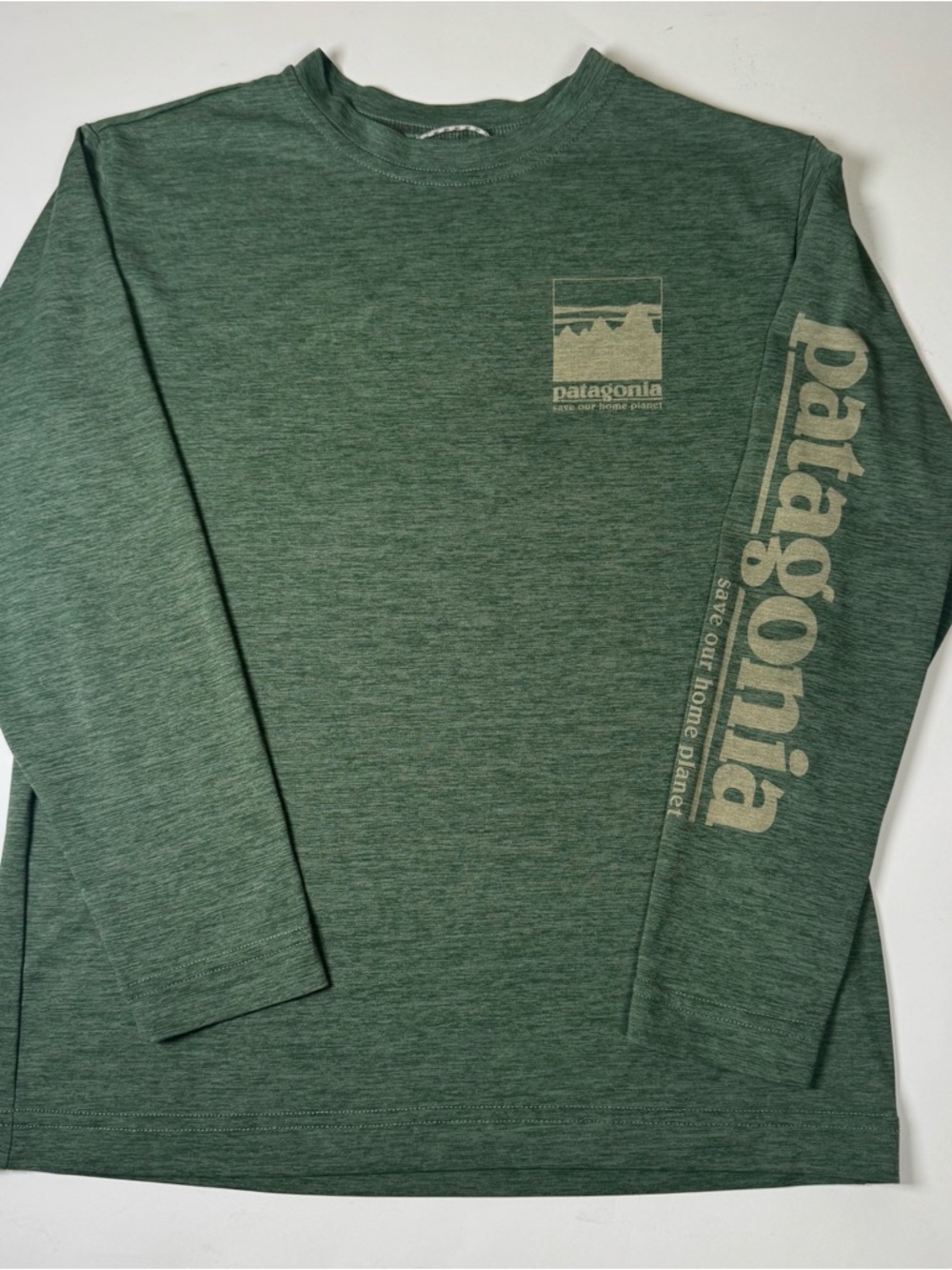 Patagonia Youth Long-Sleeved Capilene Cool Daily Graphic Shirt - Size Small 7/8